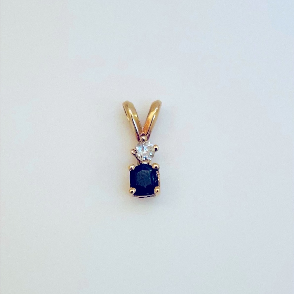 18k Gold, Diamond and Sapphire Pendant